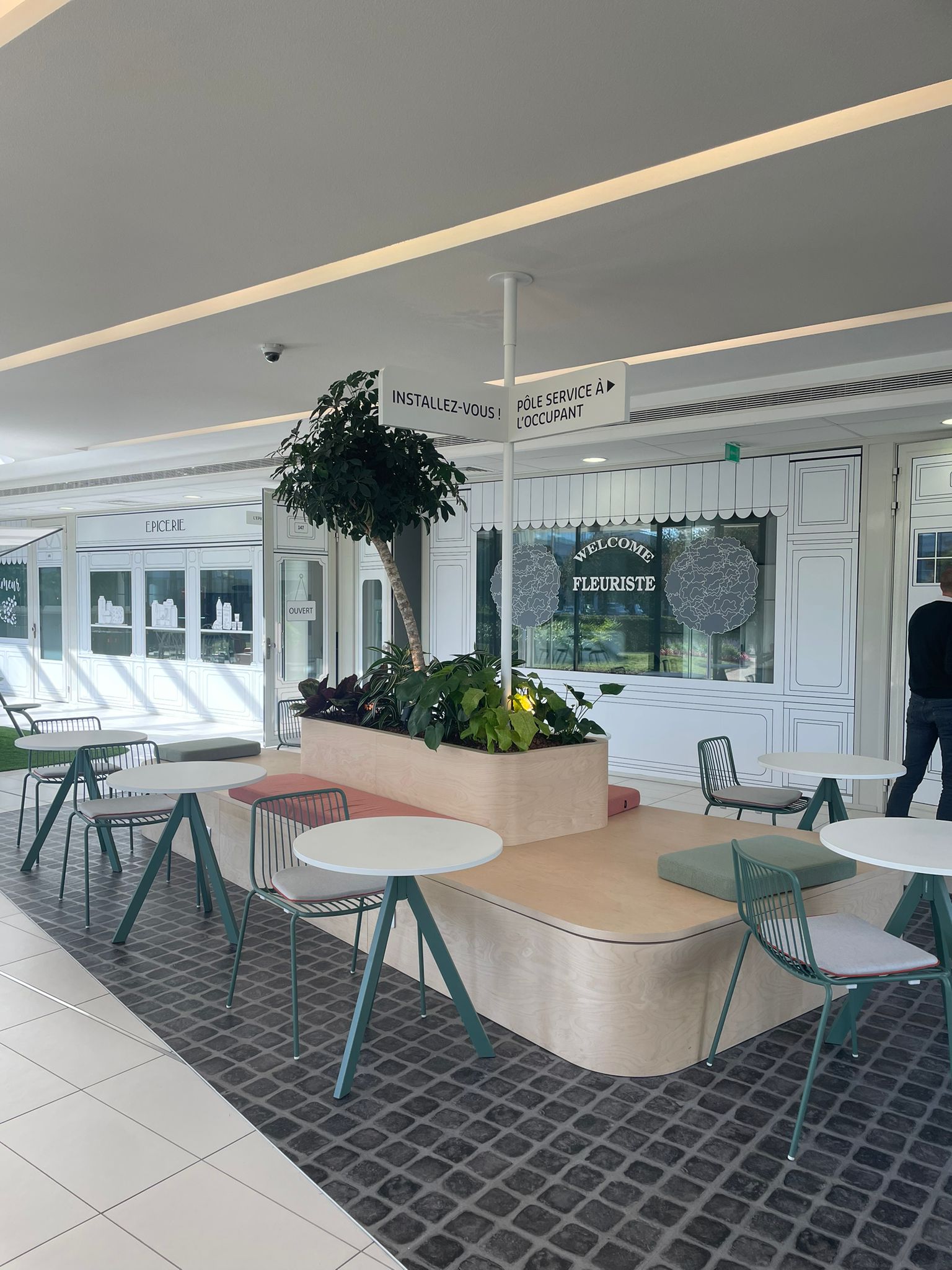 Un hall d’accueil transformé en espace de vie fluide et convivial